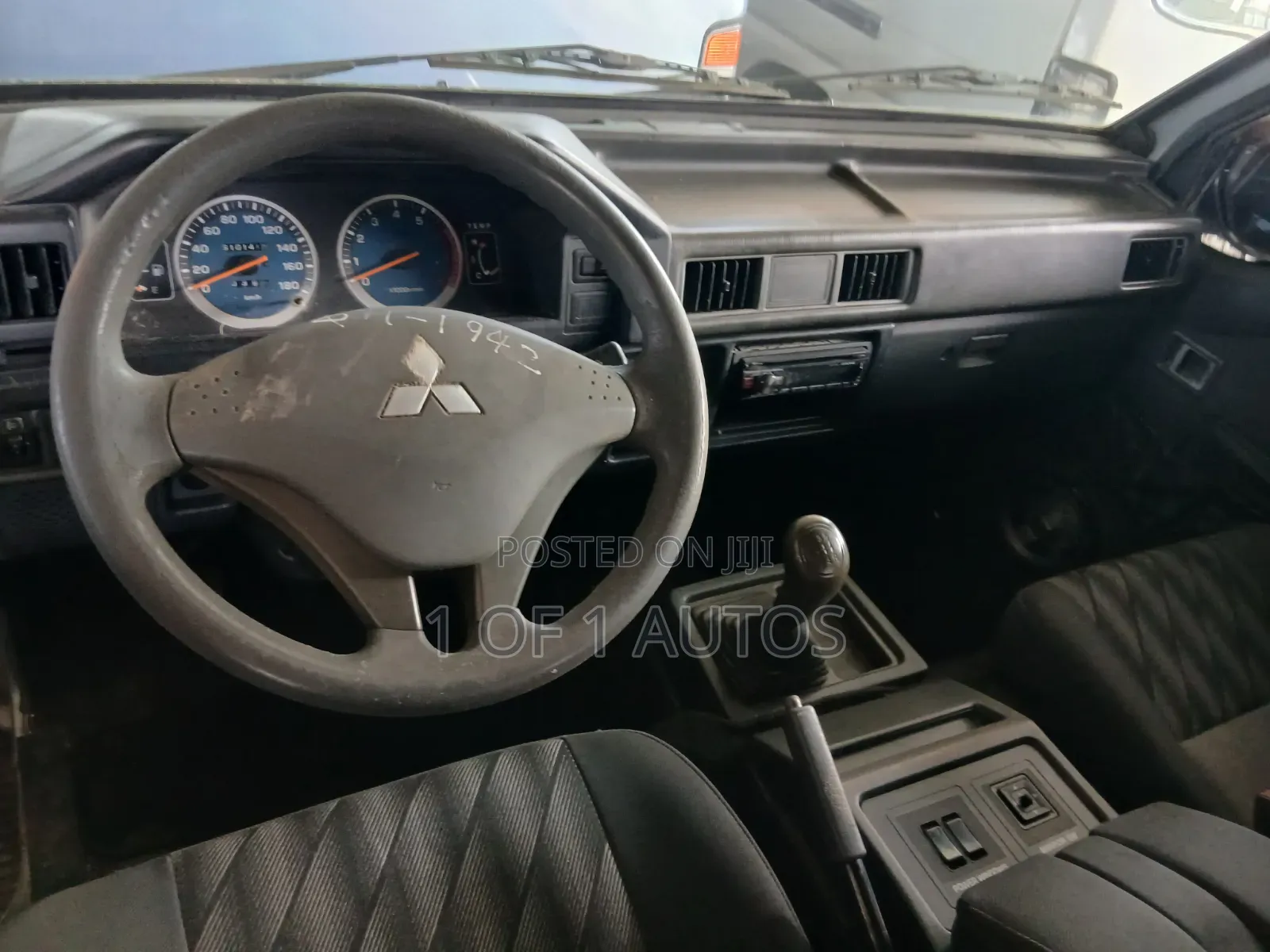 Mitsubishi L300 2015 Silver