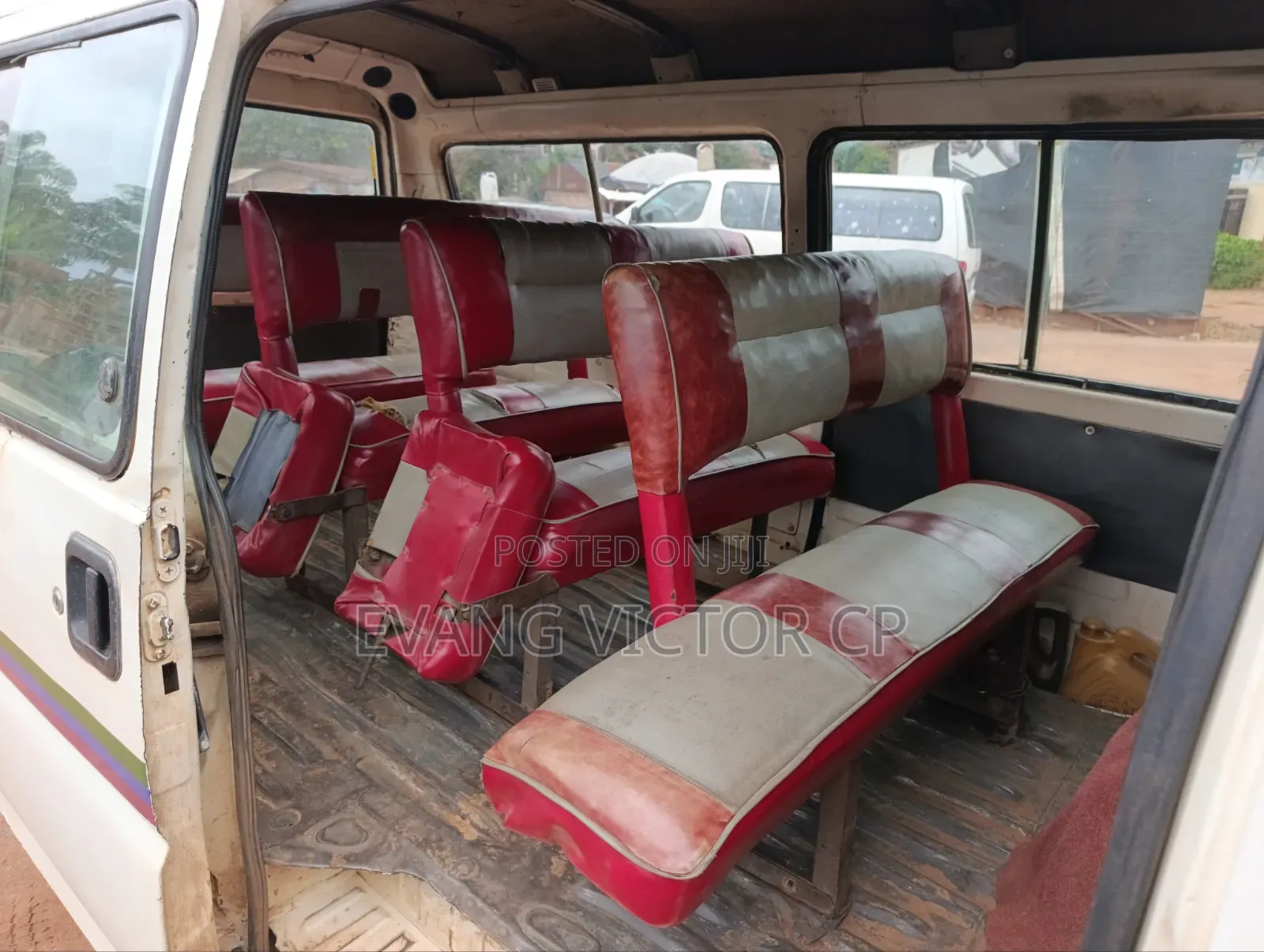 Mitsubishi L300 2004 White