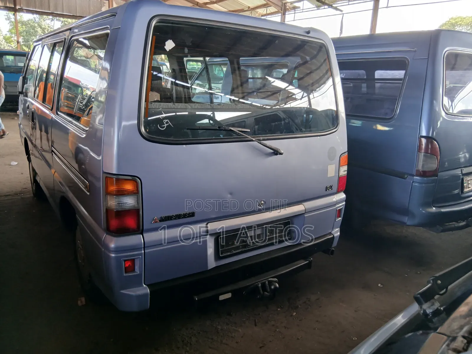 Mitsubishi L300 1998 Blue