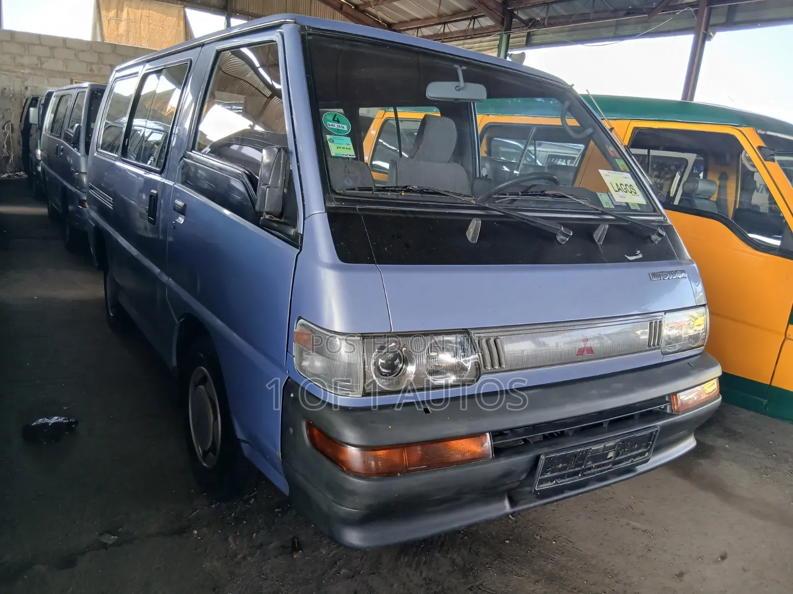 Mitsubishi L300 1998 Blue