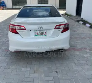 Toyota Camry SE 4dr Sedan (2.5L 4cyl 6A) 2013 White