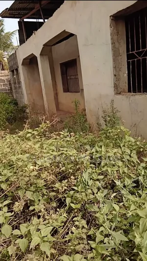 5bdrm Block of Flats in Shimawa for sale