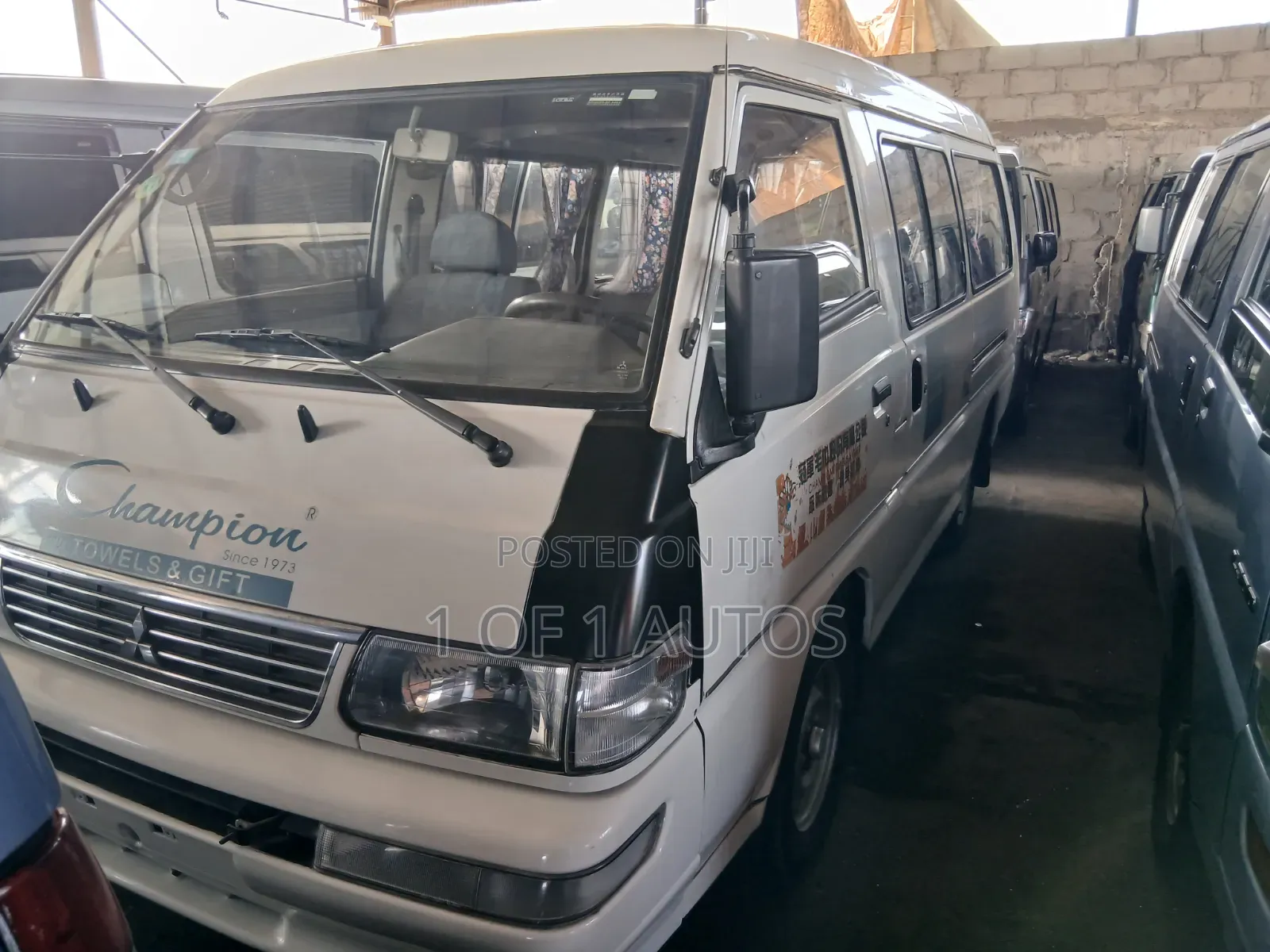 Mitsubishi L300 2003 White