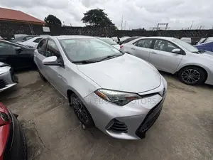 Toyota Corolla LE (1.8L 4cyl 2A) 2018 Silver