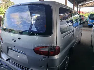 Hyundai H1 2000 Silver