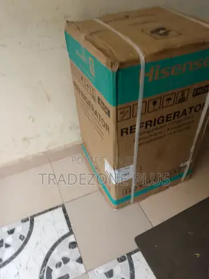 Hisense Silver Fridge With Freezer Compartment