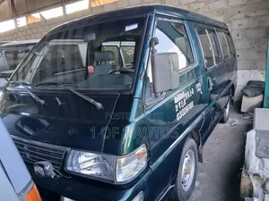 Mitsubishi L300 2011 Green