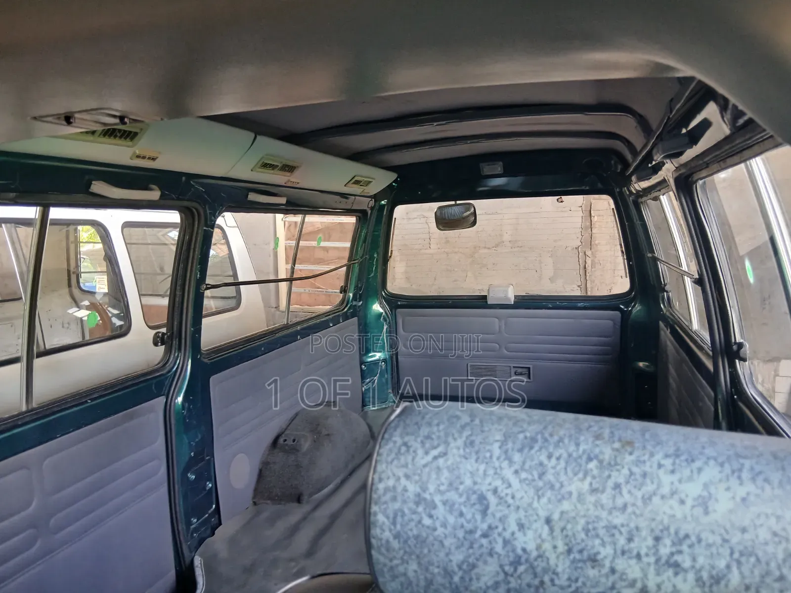 Mitsubishi L300 2011 Green