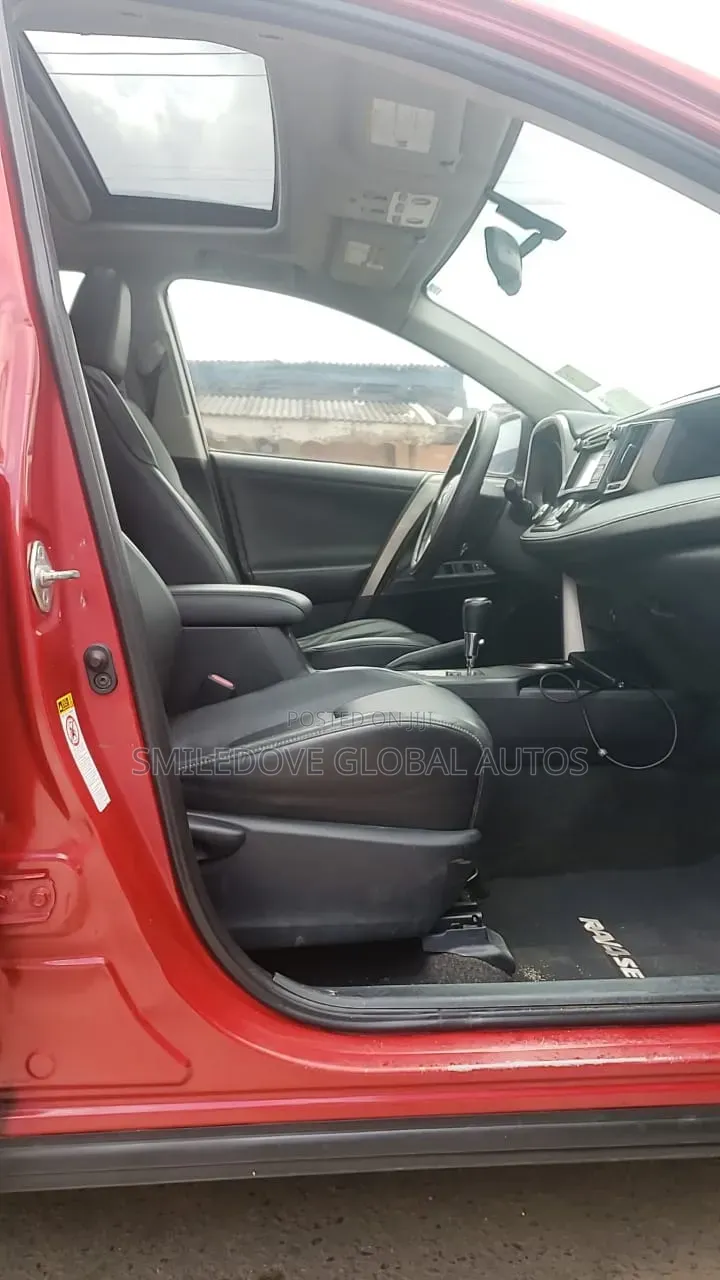 Toyota RAV4 2015 Red