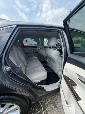 Toyota Venza LE 2010 Gray