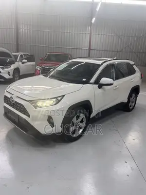 Toyota RAV4 2021 White