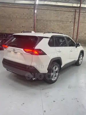 Toyota RAV4 2021 White