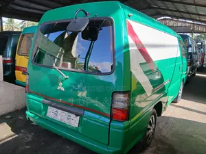Mitsubishi L300 2003 Green