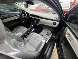 Toyota Corolla LE (1.8L 4cyl 2A) 2018 Gray