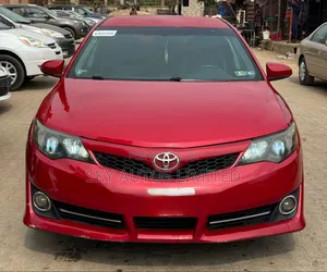 Toyota Camry SE 4dr Sedan (2.5L 4cyl 6A) 2012 Red