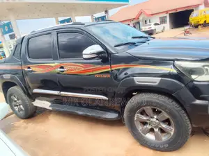Toyota Hilux 2014 Black