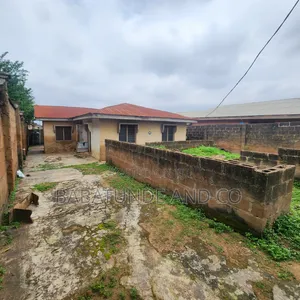 4bdrm Bungalow in Boluwaduro Estate, Akobo for sale