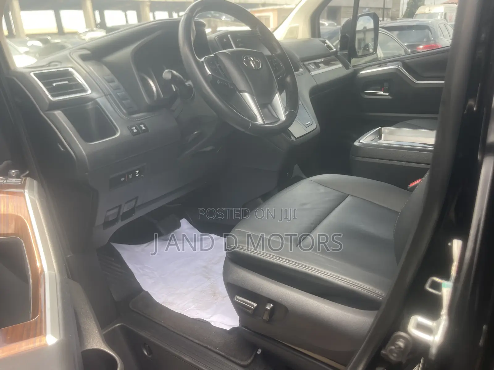 Toyota Quantum 2021 Black