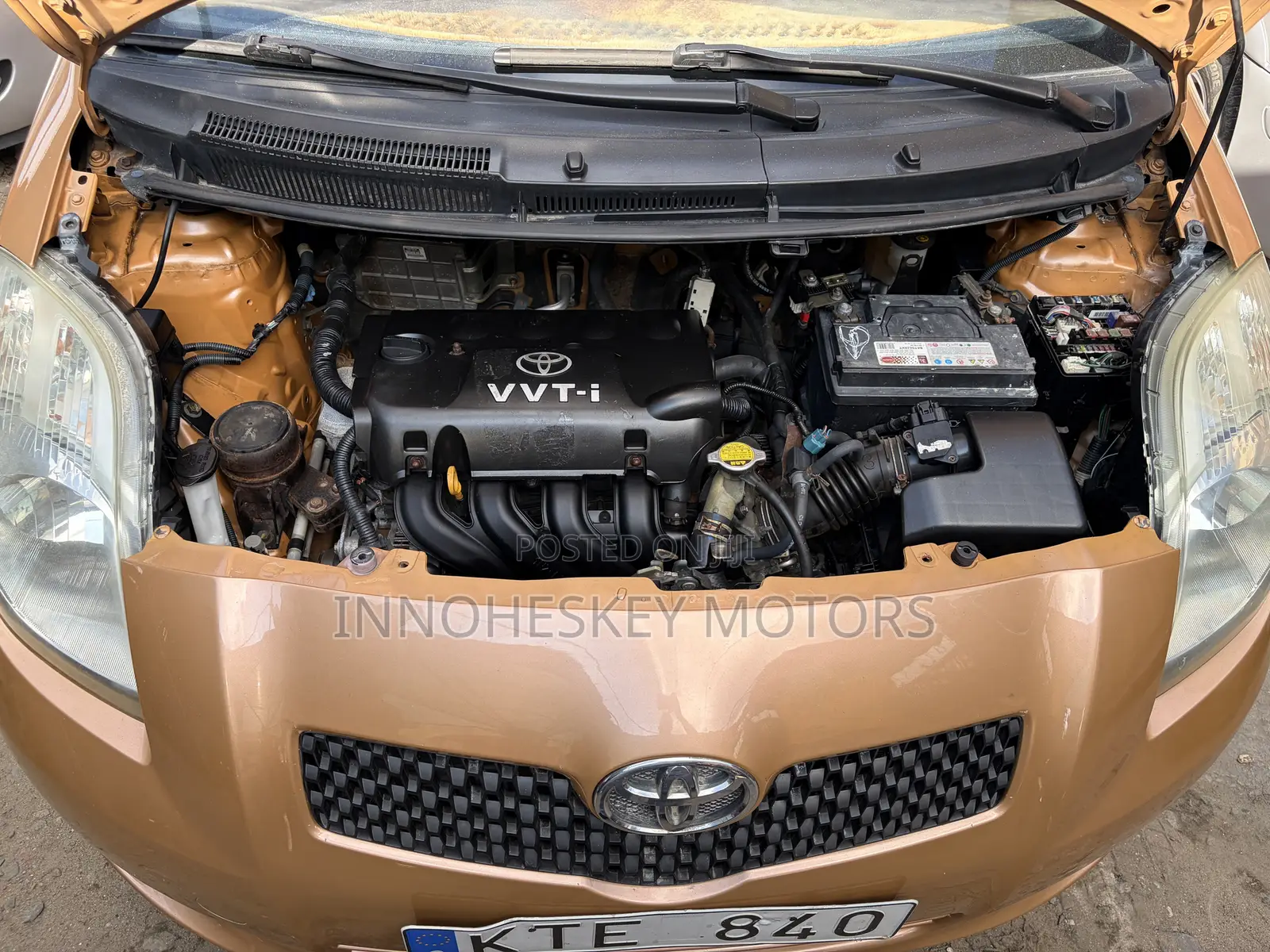 Toyota Yaris Base Hatchback 5dr 2010 Gold