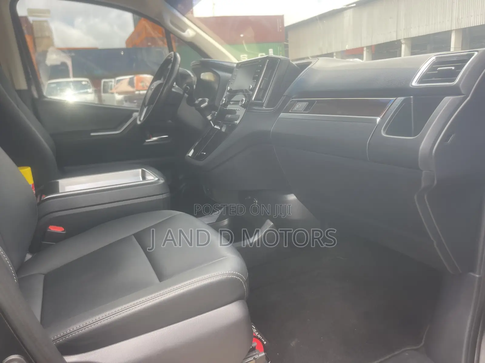 Toyota Quantum 2021 Black