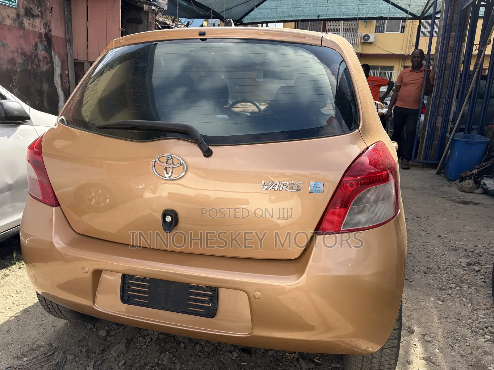 Toyota Yaris Base Hatchback 5dr 2010 Gold