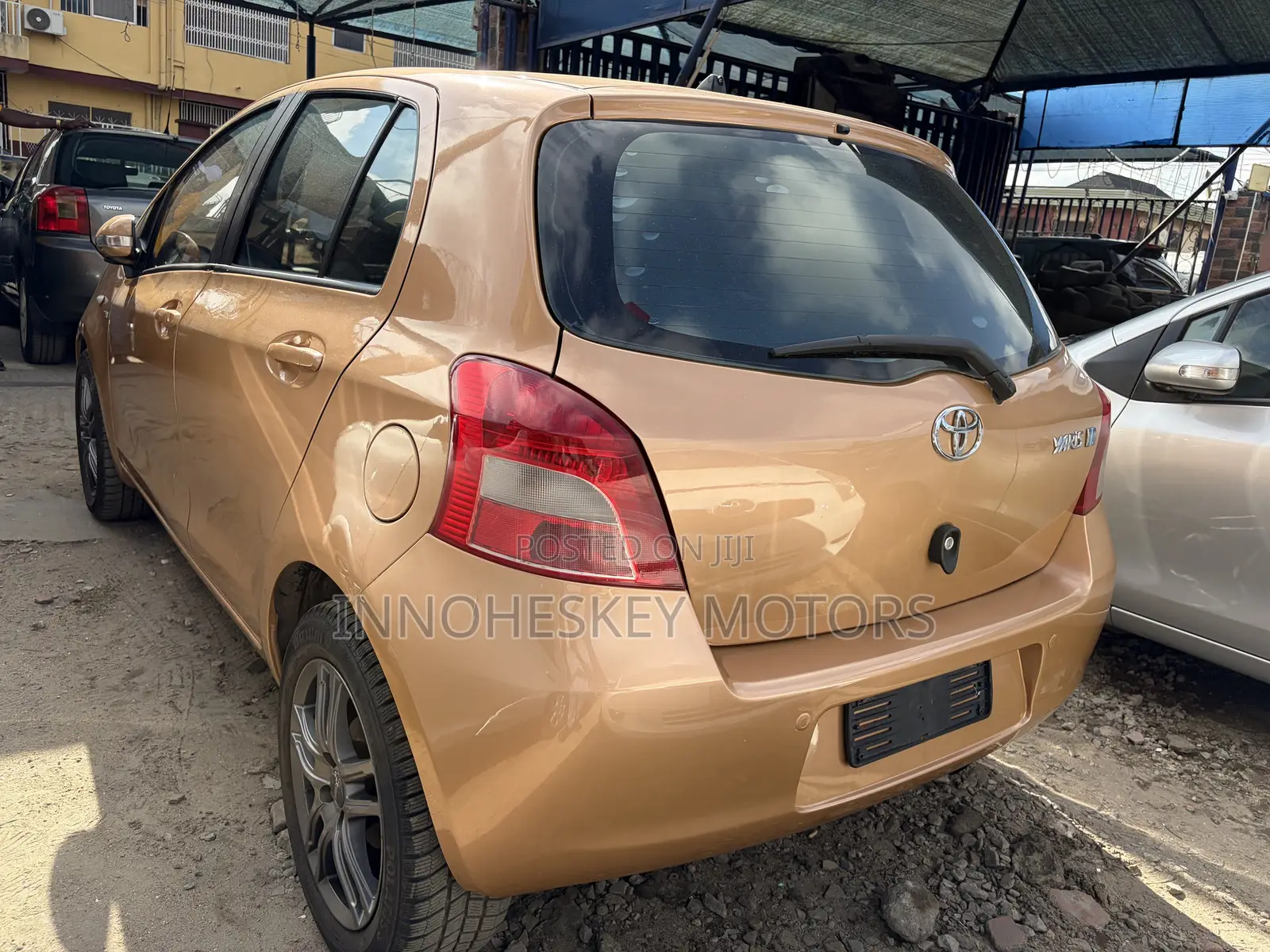 Toyota Yaris Base Hatchback 5dr 2010 Gold