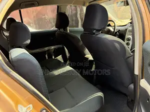 Toyota Yaris Base Hatchback 5dr 2010 Gold