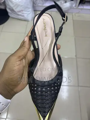 Pointed Shoes With Design
