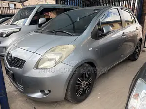 Toyota Yaris Base Hatchback 5dr 2010 Gray