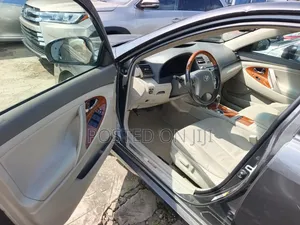 Toyota Camry XLE 4dr Sedan (2.5L 4cyl 6AM) 2010 Gray