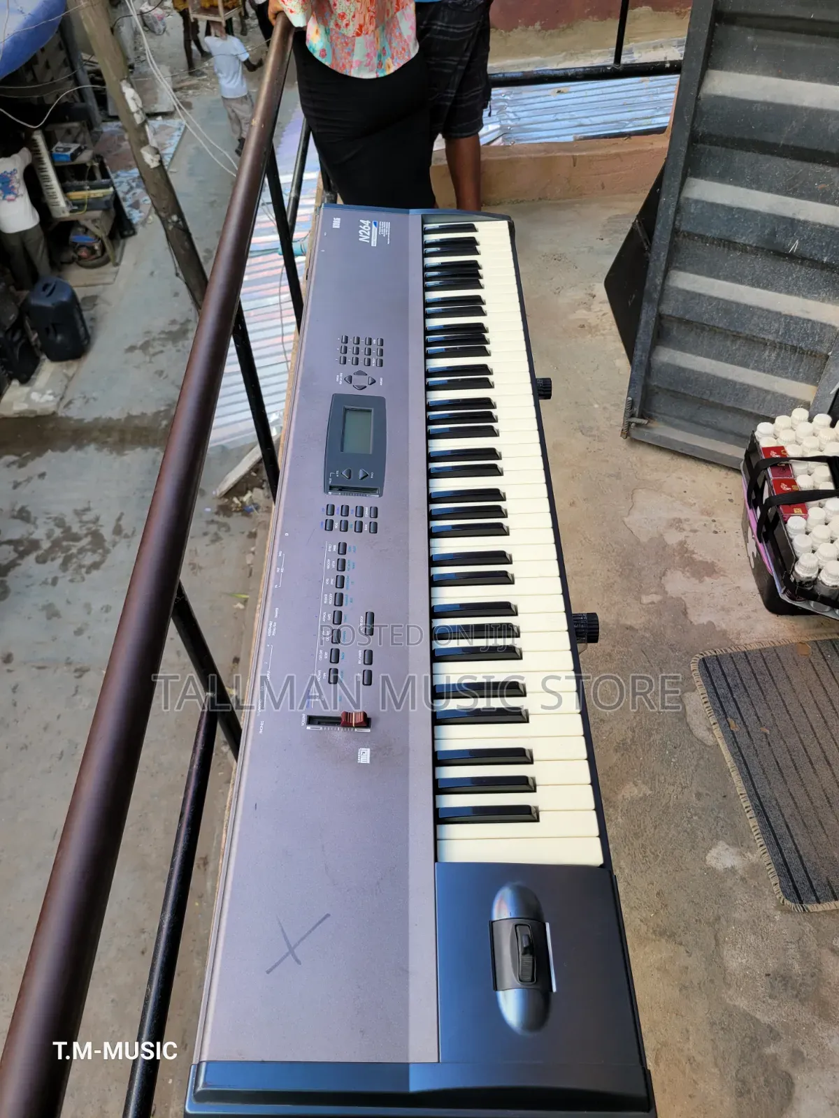 Korg N261 Music Workstation