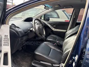 Toyota Yaris Base Hatchback 5dr 2010 Blue