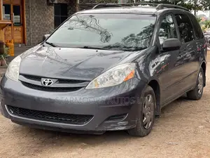 Toyota Sienna LE 2008 Gray