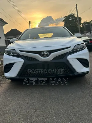 Toyota Camry 2018 White