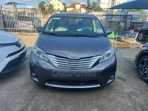 Toyota Sienna XLE AWD 7-Passenger 2013 Gray