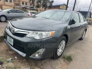 Toyota Camry LE 4dr Sedan (2.5L 4cyl 6A) 2012 Gray