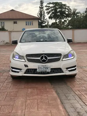 Mercedes-Benz C300 Luxury 4Matic Sedan AWD (3.0L 6cyl 7A) 2010 White
