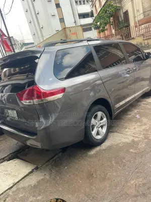 Toyota Sienna 2015 Gray