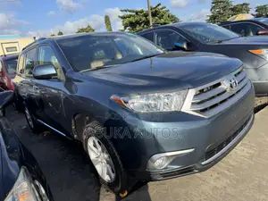Toyota Highlander Limited 3.5l 4WD 2013 Blue
