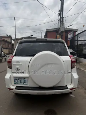Toyota RAV4 2010 White