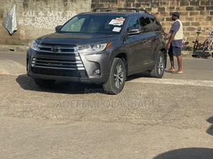Toyota Highlander XLE 2019 Gray