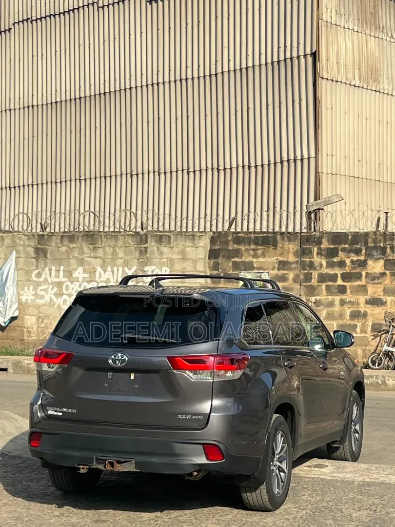 Toyota Highlander XLE 2019 Gray