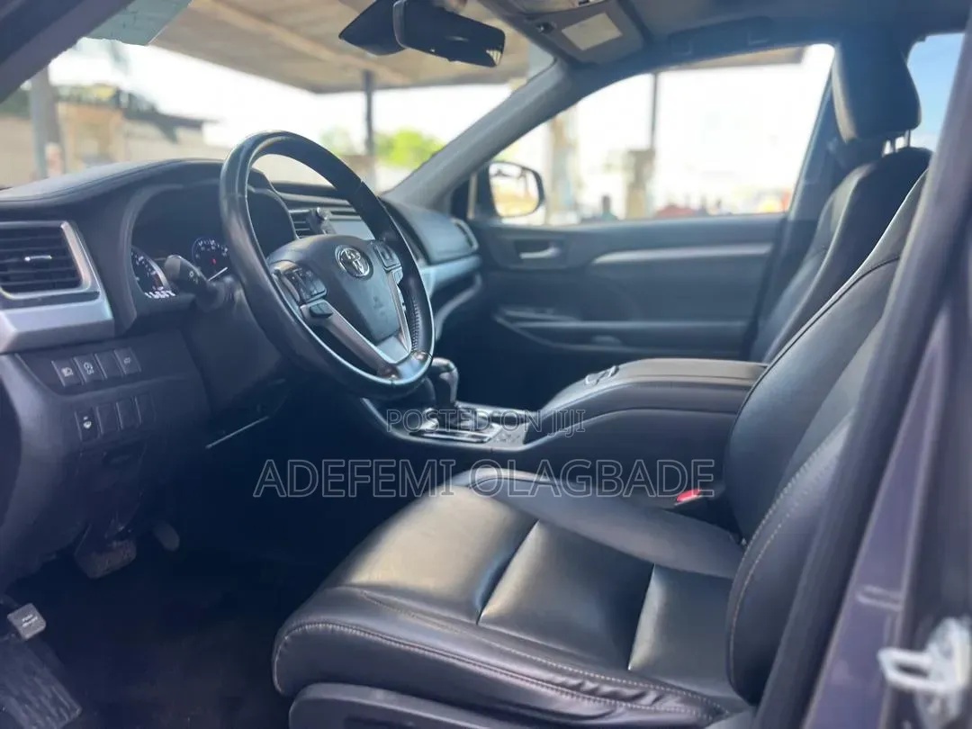 Toyota Highlander XLE 2019 Gray