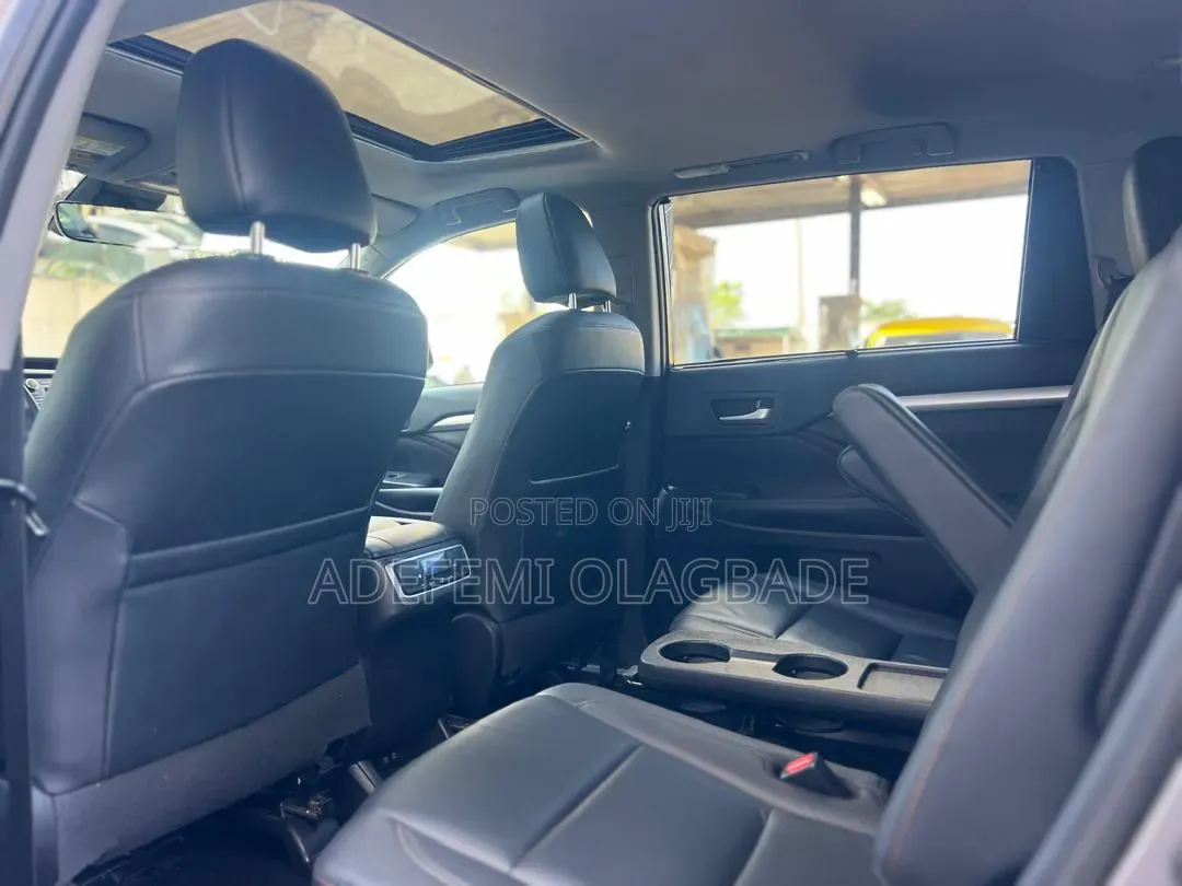Toyota Highlander XLE 2019 Gray