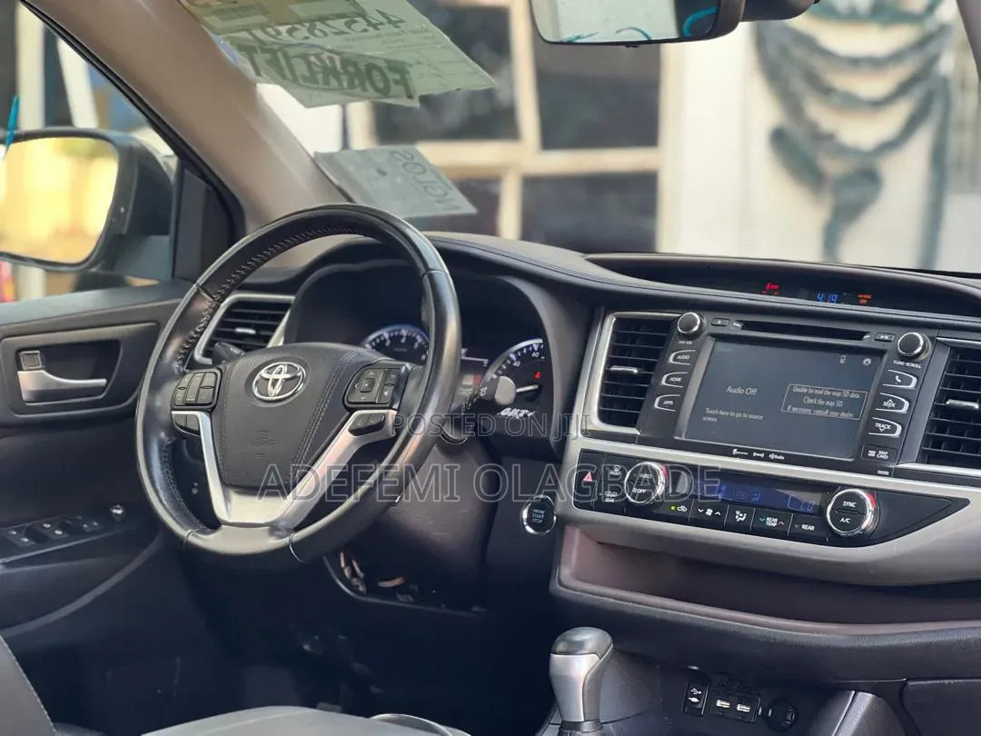 Toyota Highlander XLE 2019 Gray