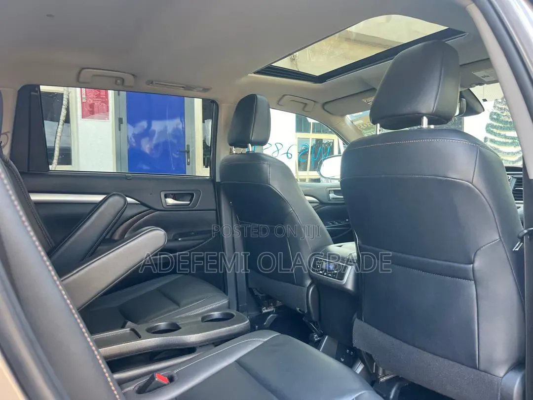 Toyota Highlander XLE 2019 Gray