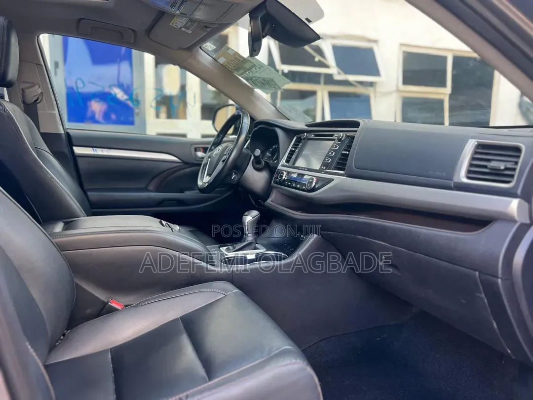 Toyota Highlander XLE 2019 Gray