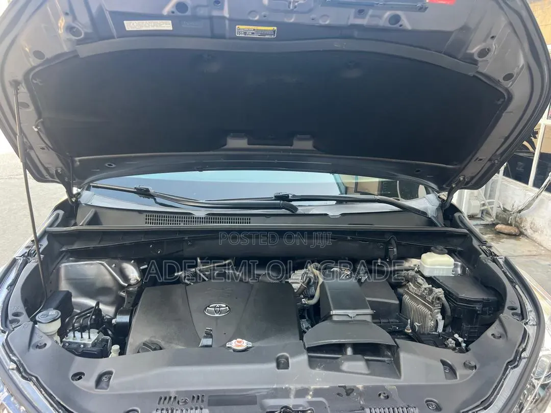 Toyota Highlander XLE 2019 Gray