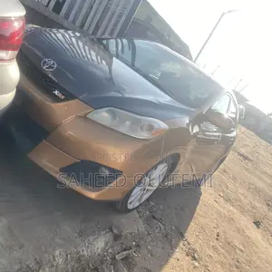 Toyota Matrix 2009 Gold