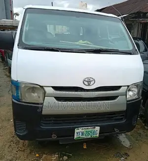 Toyota HiAce 2013 White